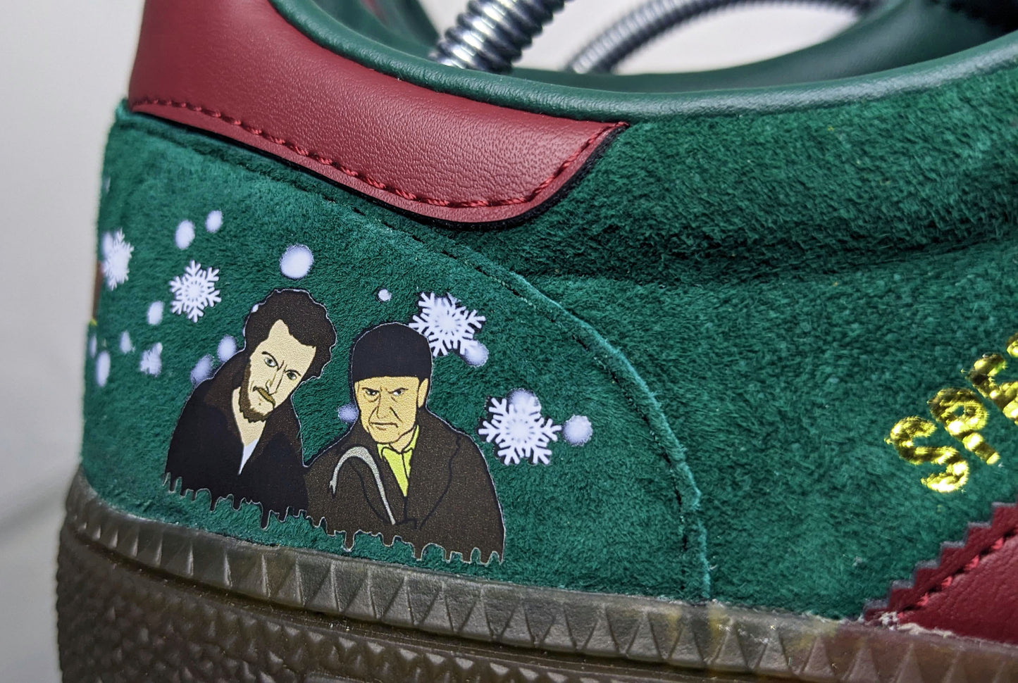 Limited edition Home Alone Christmas movie green / red Adidas Handball Spezial trainers / sneakers