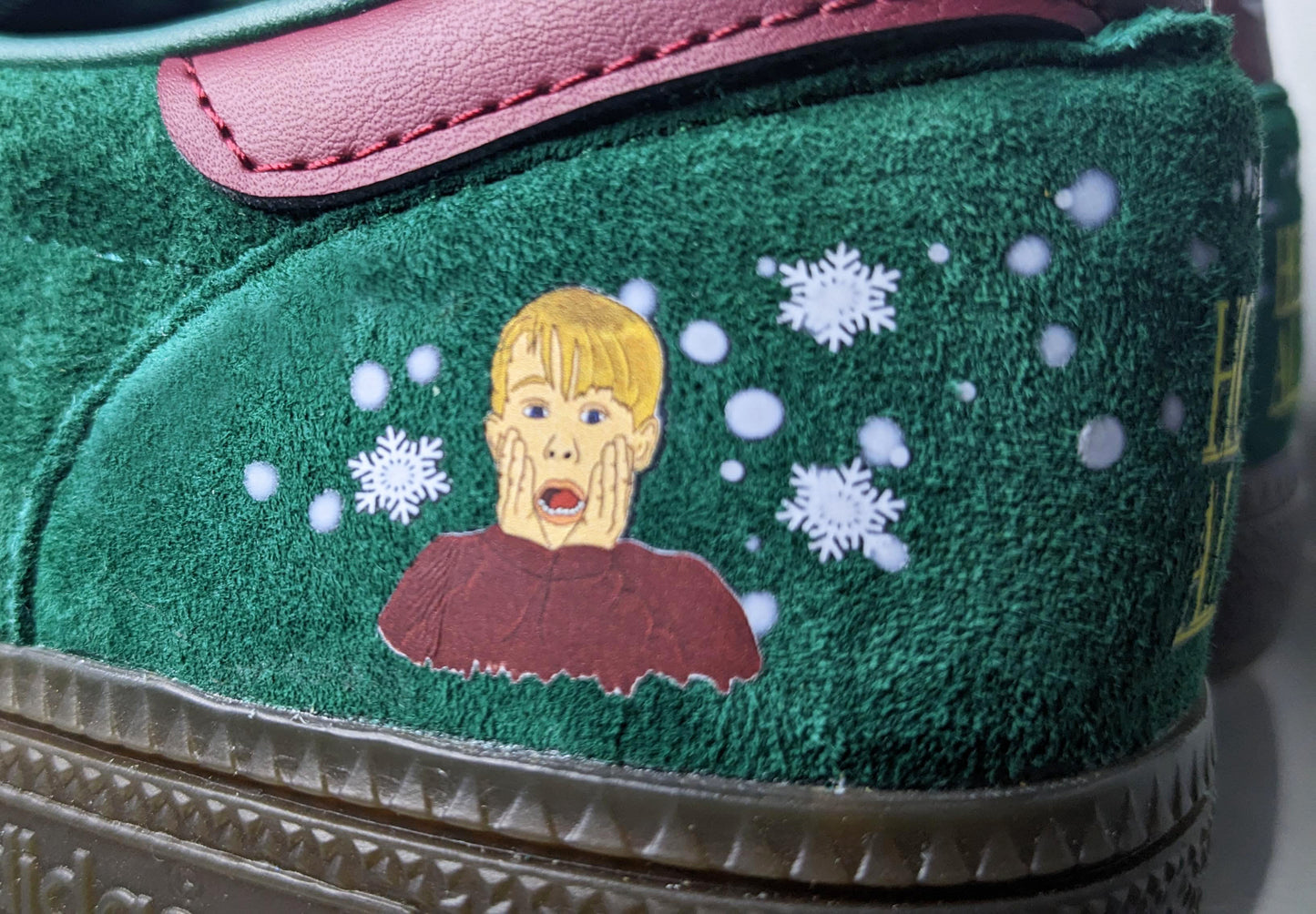Limited edition Home Alone Christmas movie green / red Adidas Handball Spezial trainers / sneakers