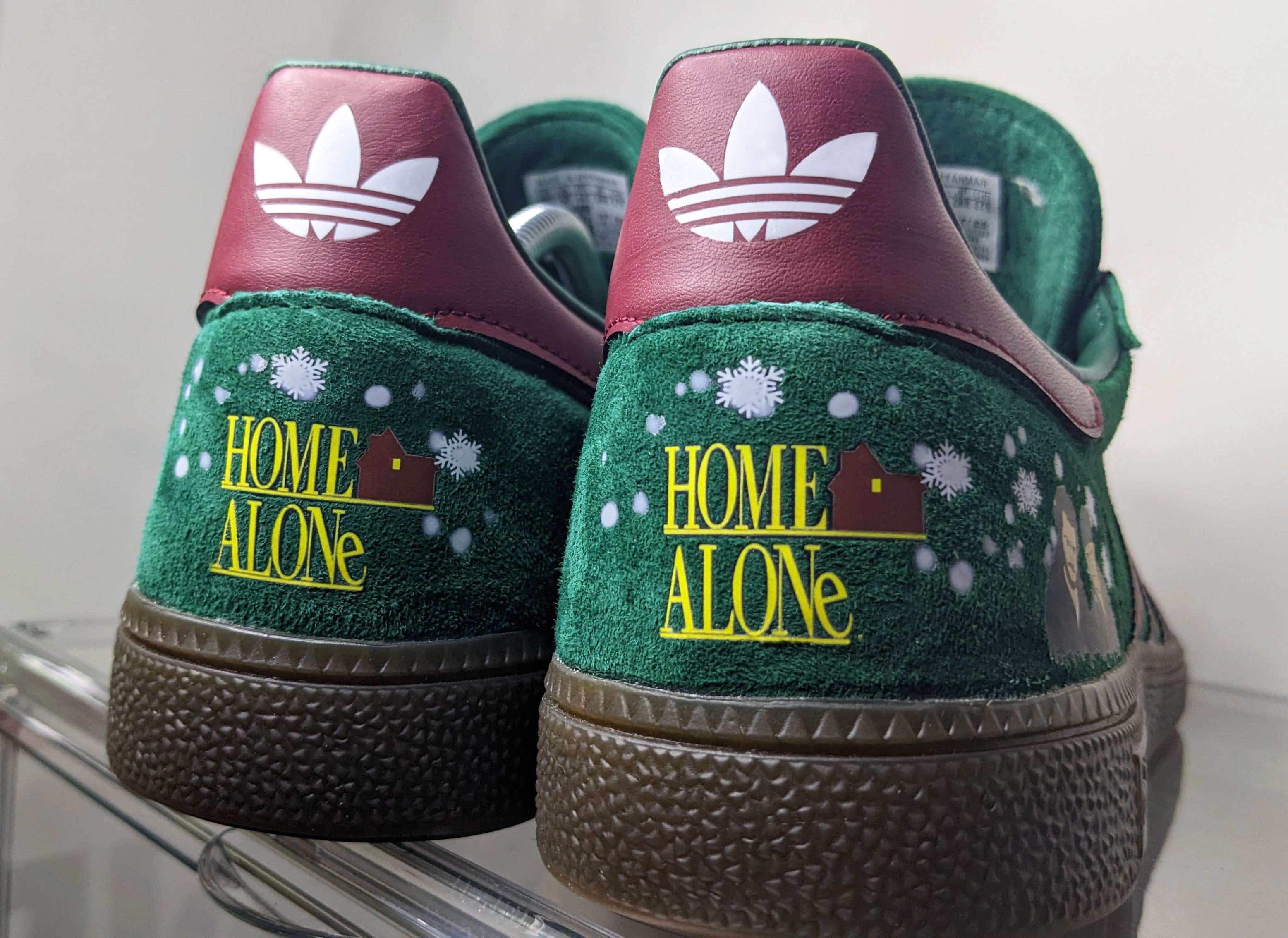 Limited edition Home Alone Christmas movie green / red Adidas Handball Sneakcustomtrainers.com Limited edition Home Alone Christmas movie green / red Adidas Handball Sneakcustomtrainers.com