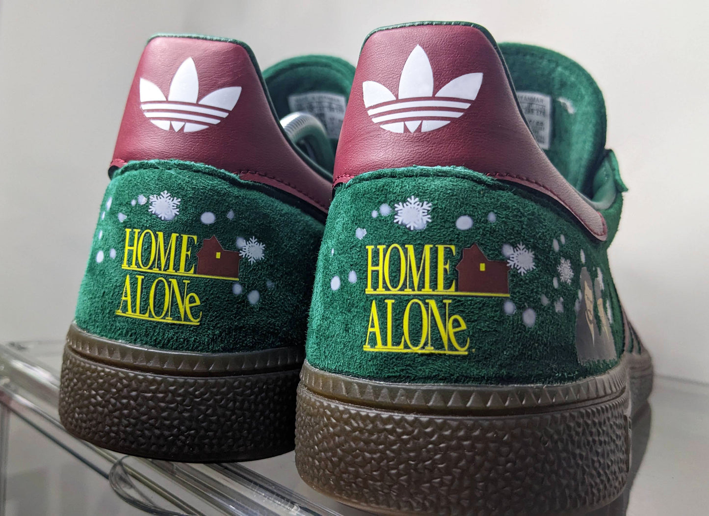 Limited edition Home Alone Christmas movie green / red Adidas Handball Spezial trainers / sneakers
