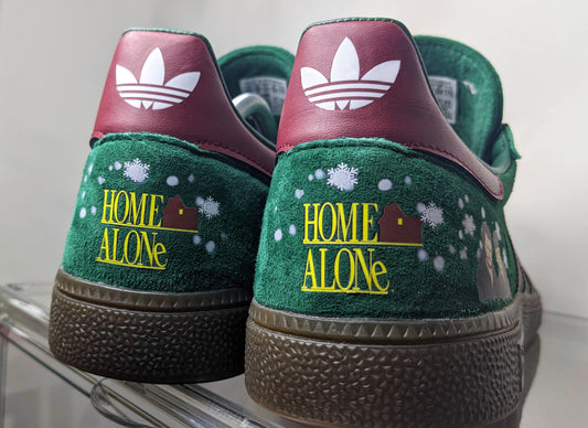 Limited edition Home Alone Christmas movie green / red Adidas Handball Spezial trainers / sneakers