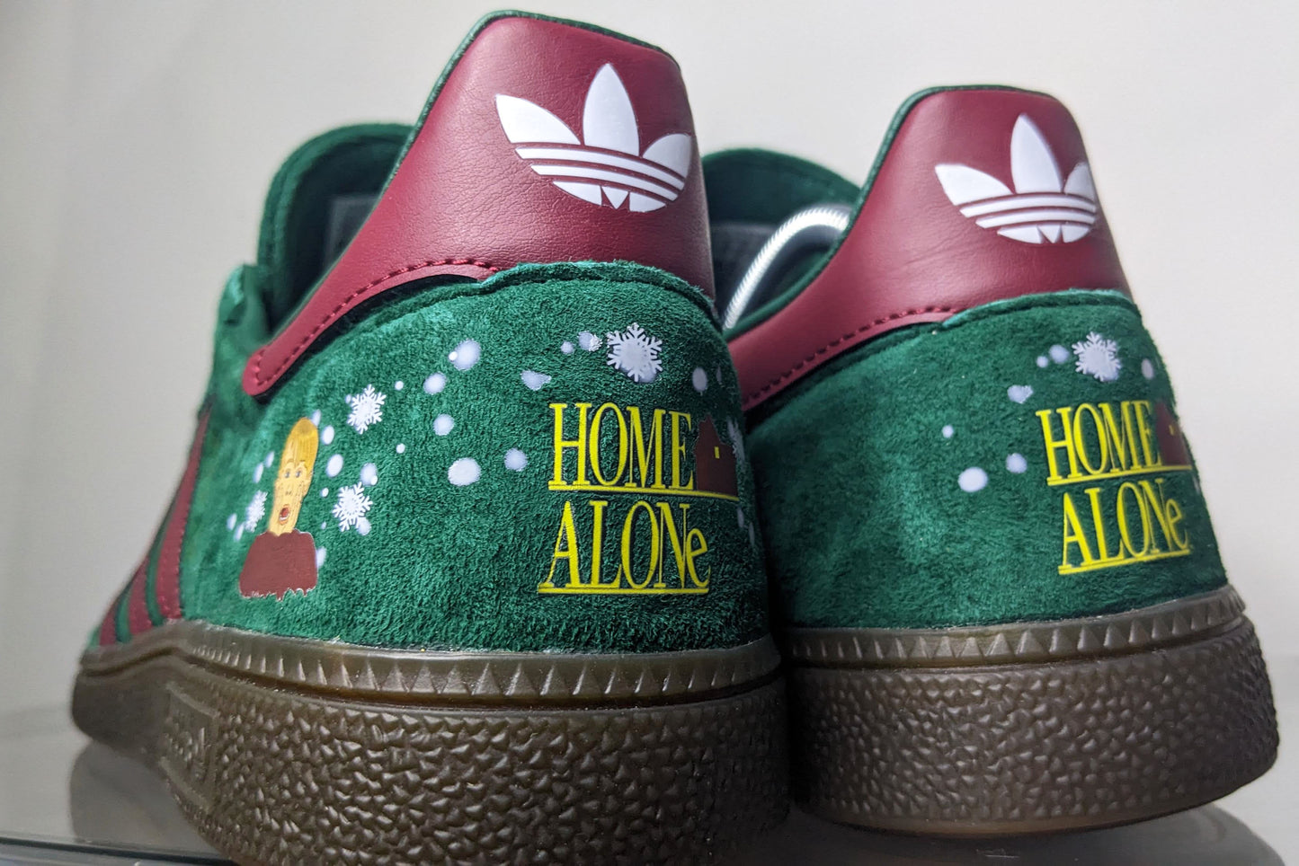Limited edition Home Alone Christmas movie green / red Adidas Handball Spezial trainers / sneakers