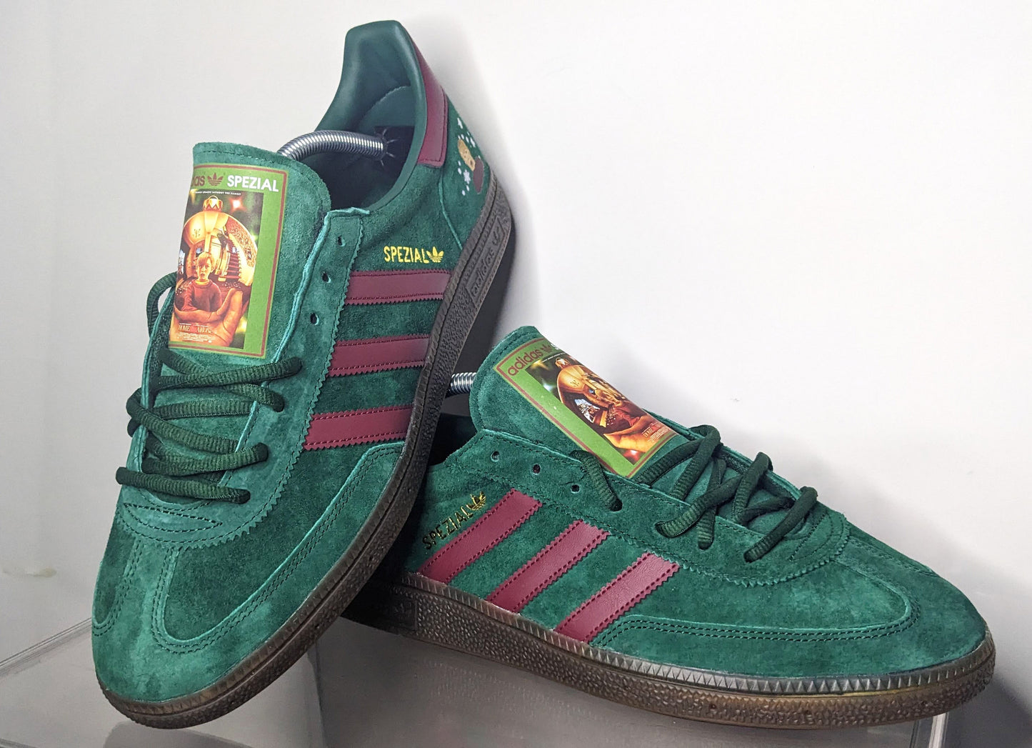Limited edition Home Alone Christmas movie green / red Adidas Handball Spezial trainers / sneakers
