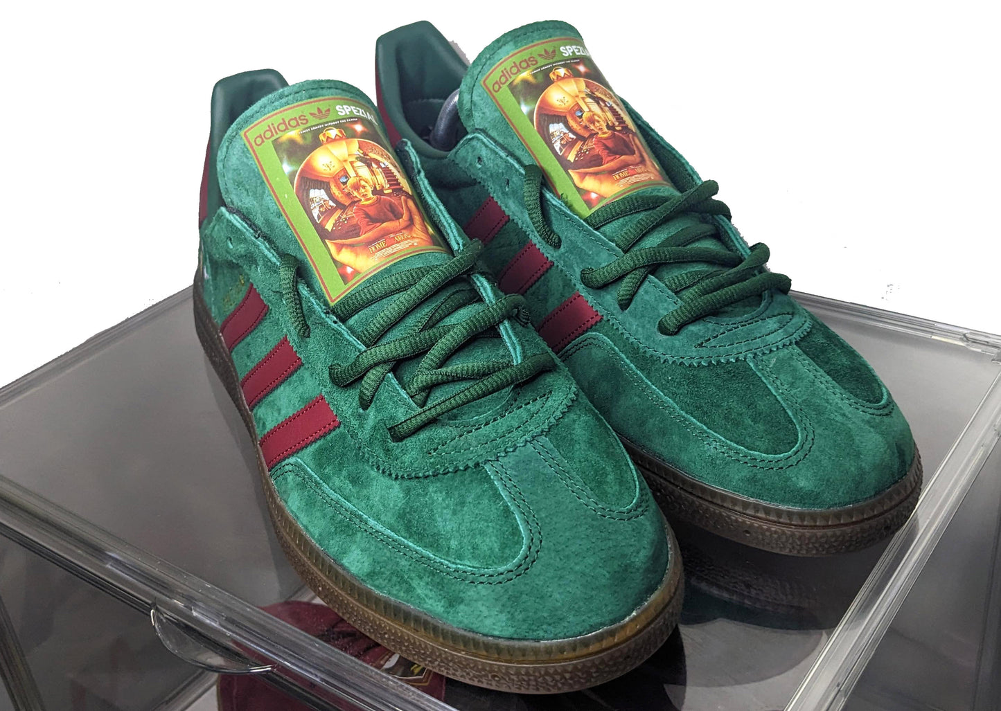 Limited edition Home Alone Christmas movie green / red Adidas Handball Spezial trainers / sneakers