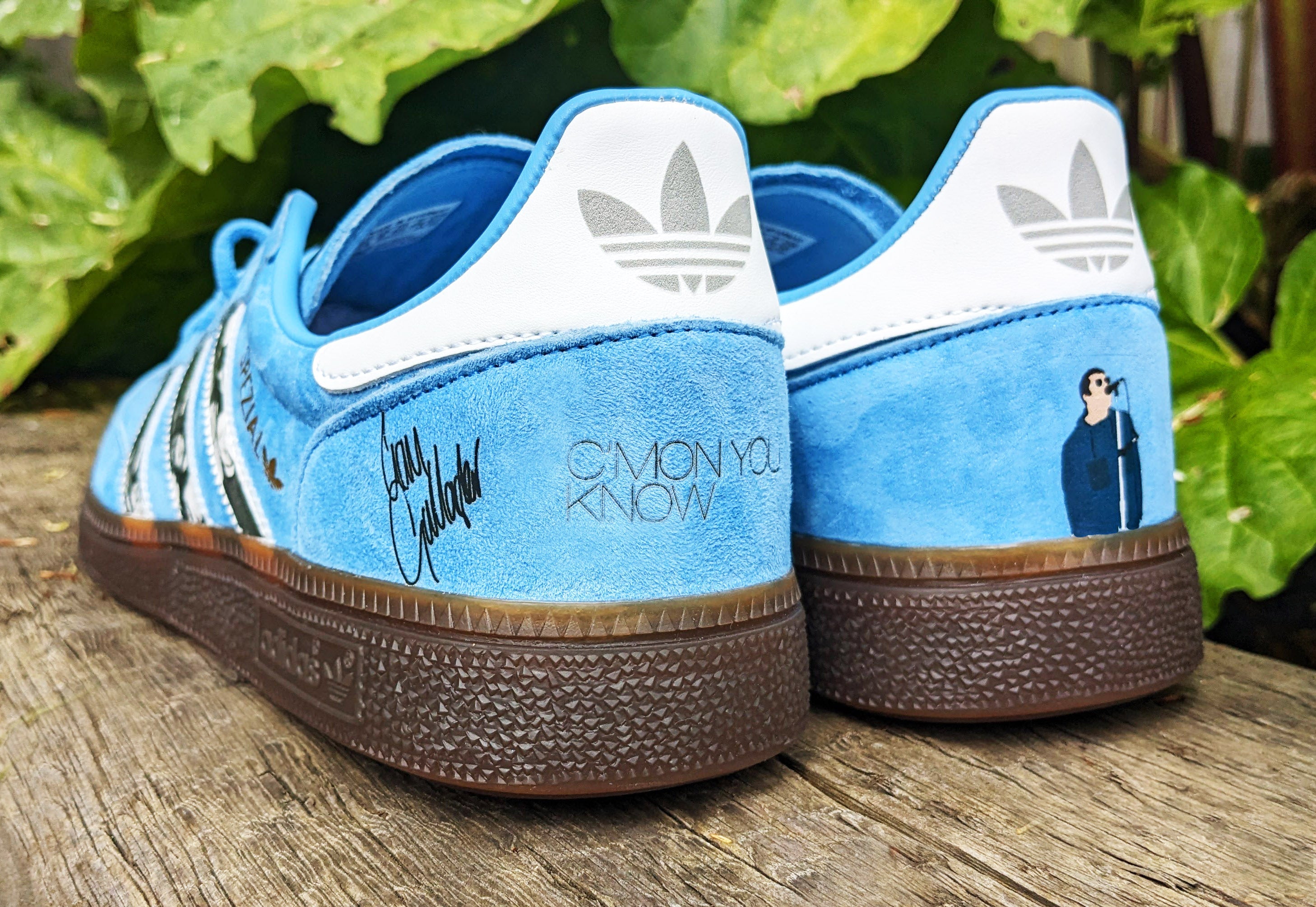 Limited edition Liam Gallagher C`mon you know blue / white suede Adida –  Sneakcustomtrainers.com