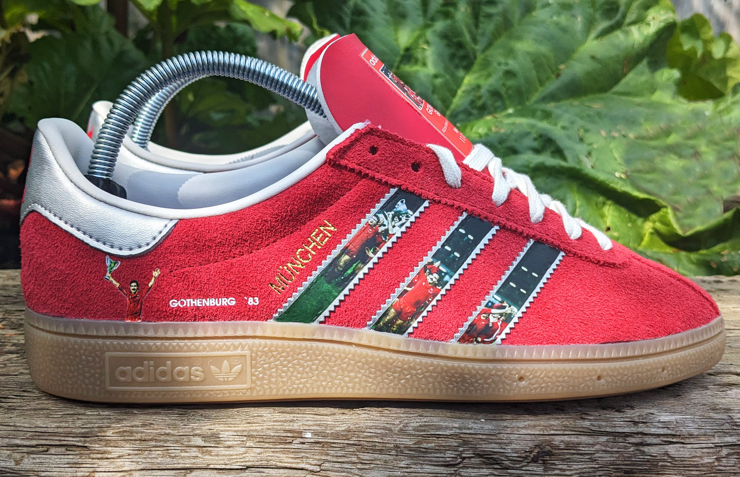 Limited edition Aberdeen `83 cup winners cup Adidas Munchen red custom trainers / sneakers