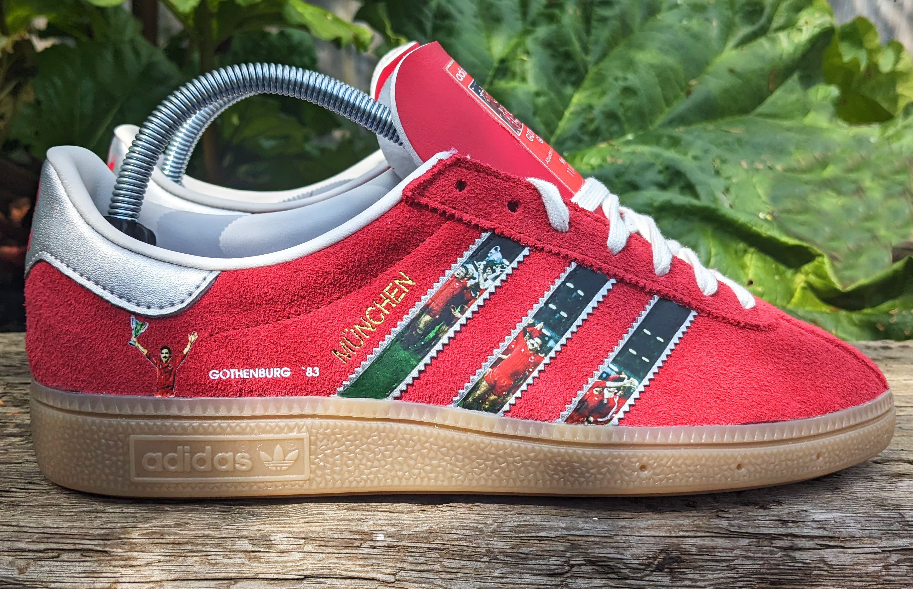 Limited edition Aberdeen `83 cup winners cup Adidas Munchen red custom trainers / sneakers