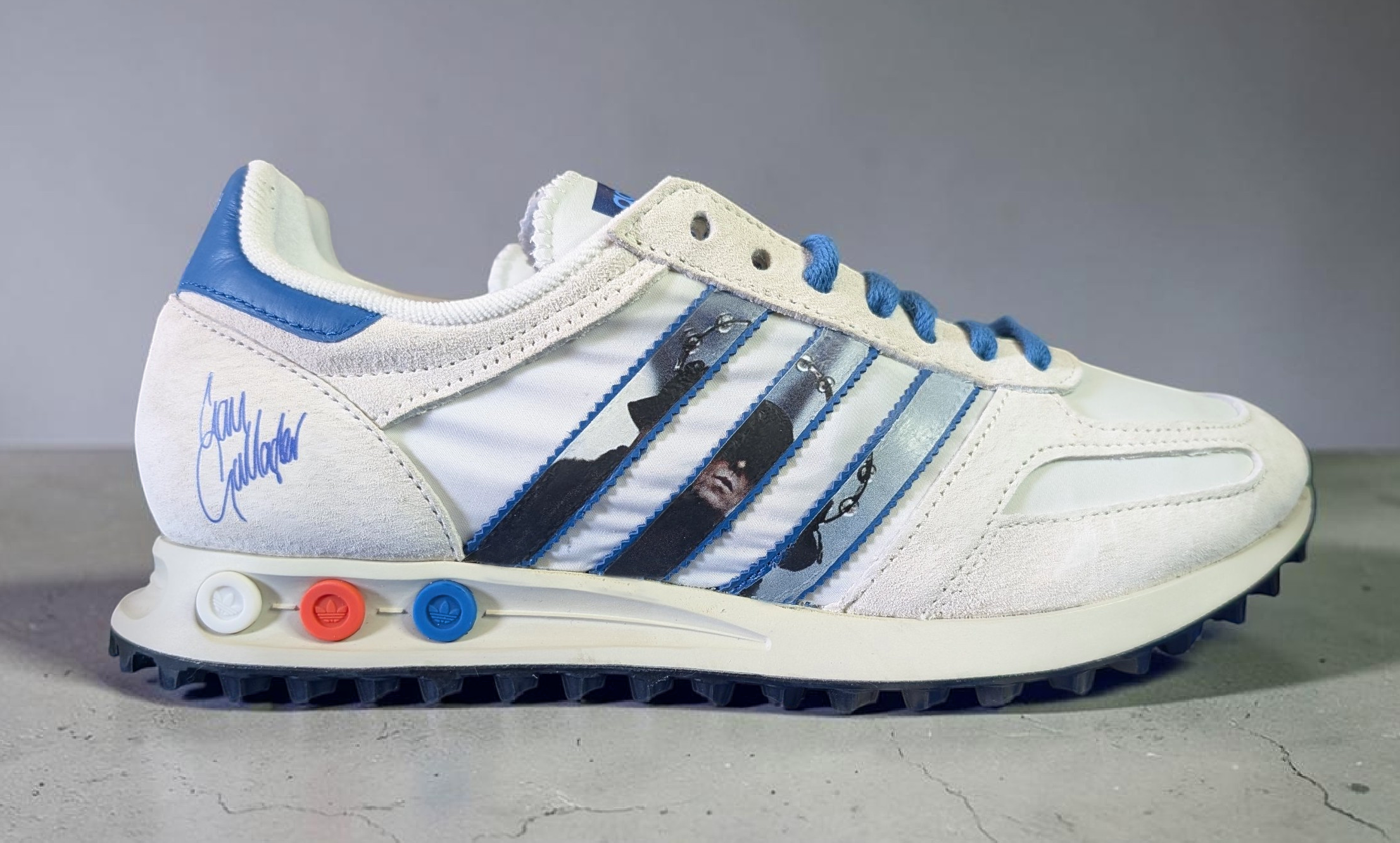 Limited edition Liam Gallagher Tambourine white / blue Adidas LA trainers  / sneakers