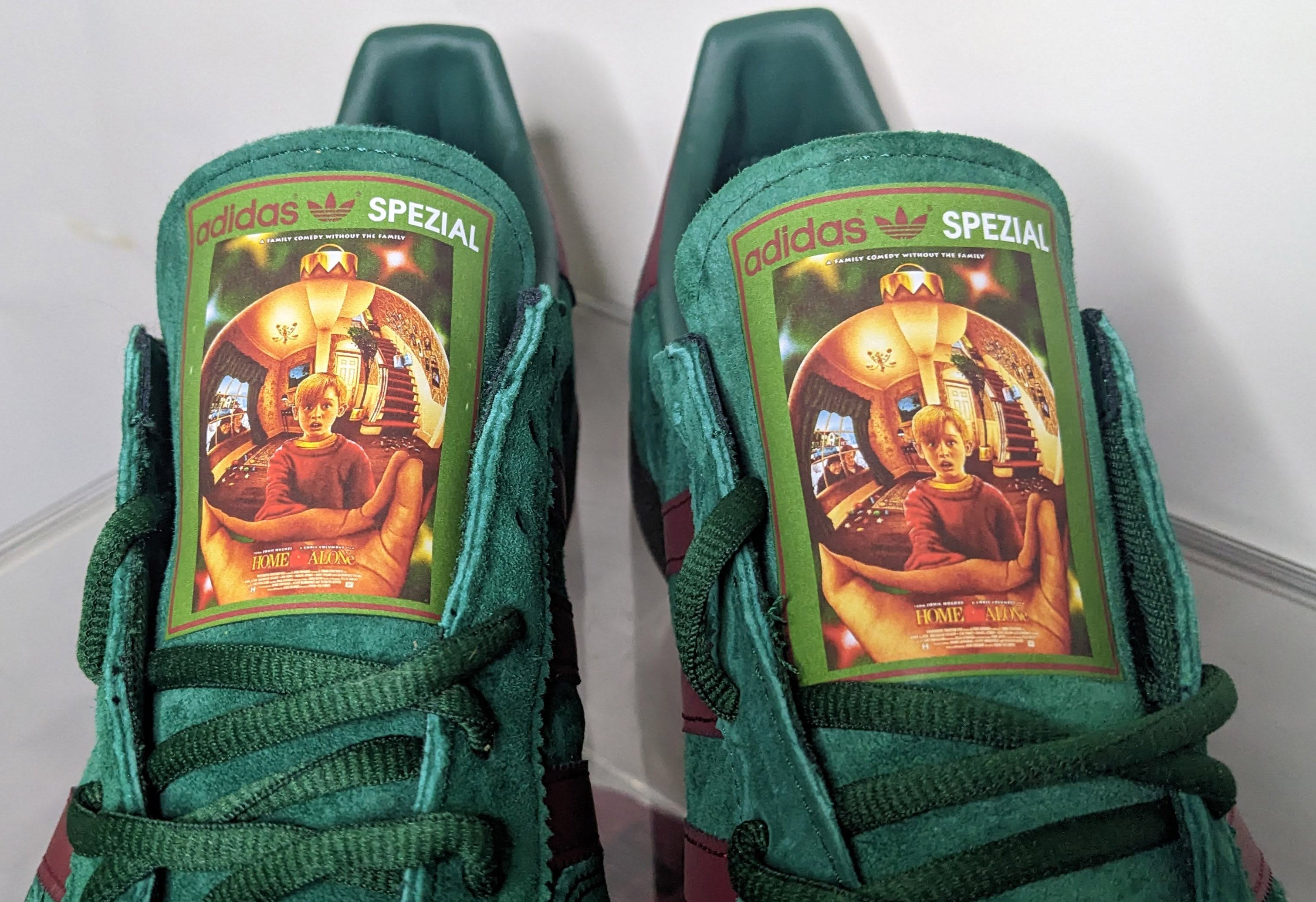 Limited edition Home Alone Christmas movie green / red Adidas Handball Spezial trainers / sneakers
