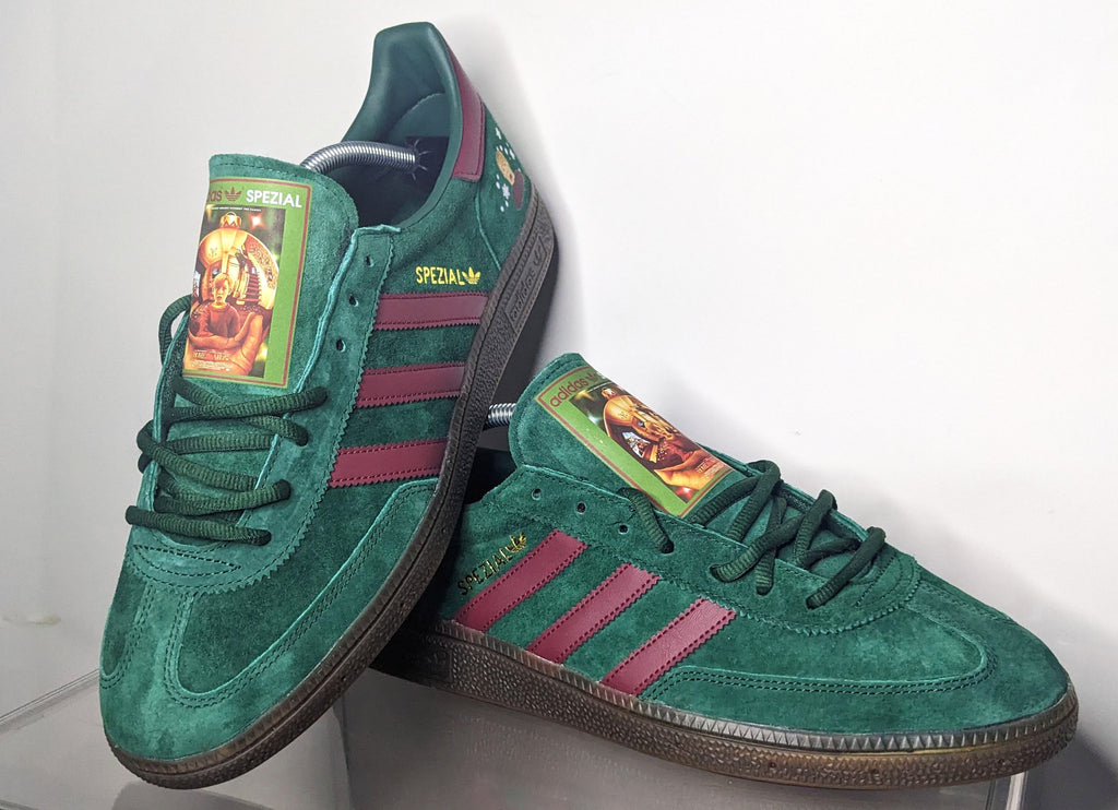 Limited edition Home Alone Christmas movie green / red Adidas Handball Spezial trainers / sneakers