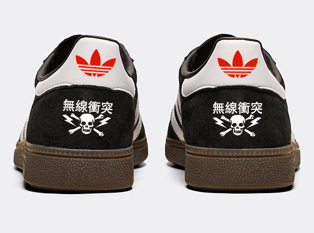 Limited edition The Clash black / red Adidas custom Handball Spezial trainers / sneakers